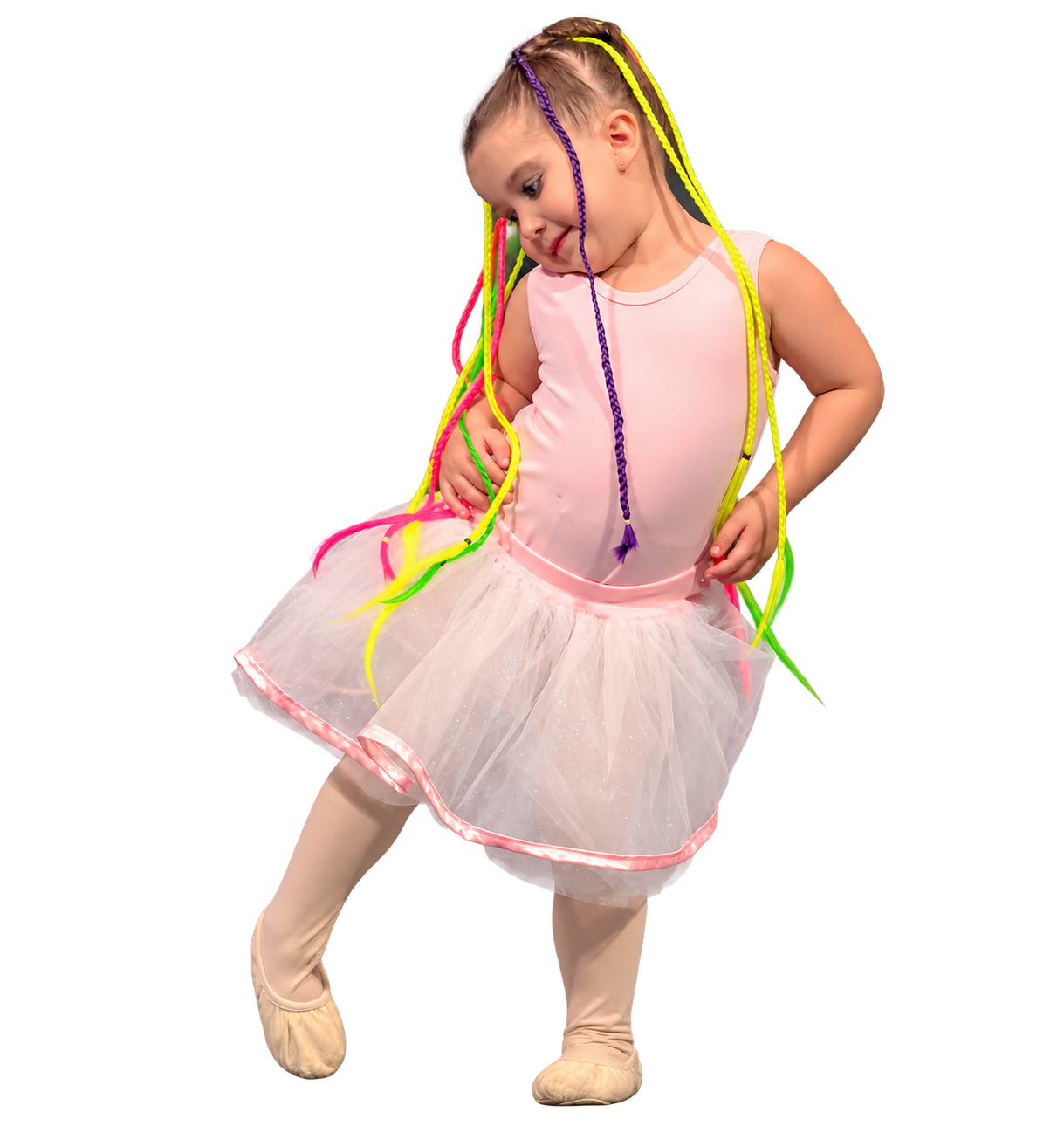 Pequeña bailarina de ANED con tutú
